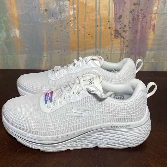 Skechers Women's  Go Run Max Cushion Elite 2.0 White sneakers size 8 NWOT - Picture 1 of 8